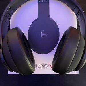 Beats Studio 3 Headphones By Dr. Dre